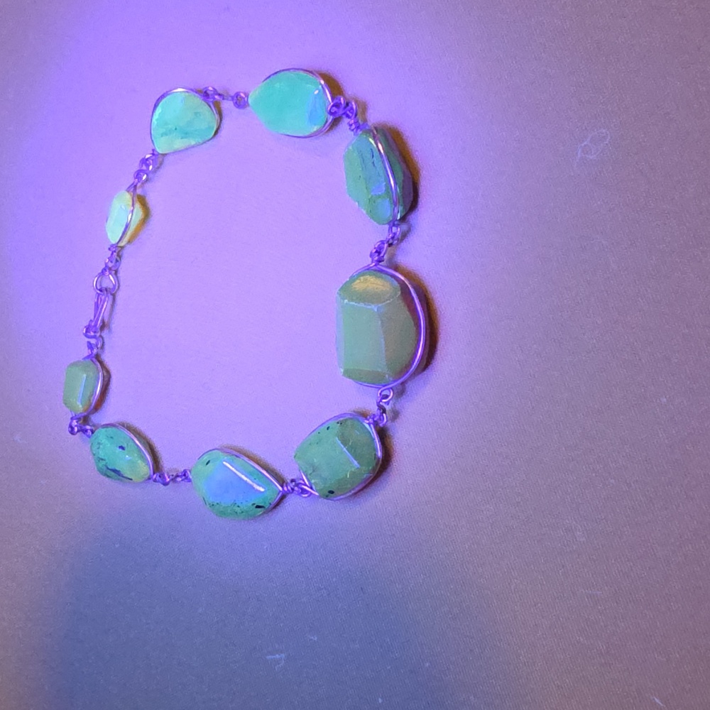 Vintage Amber Pieces In a Gold-Tone Wire Link Bracelet ▪︎ Black Light Tested 🔦